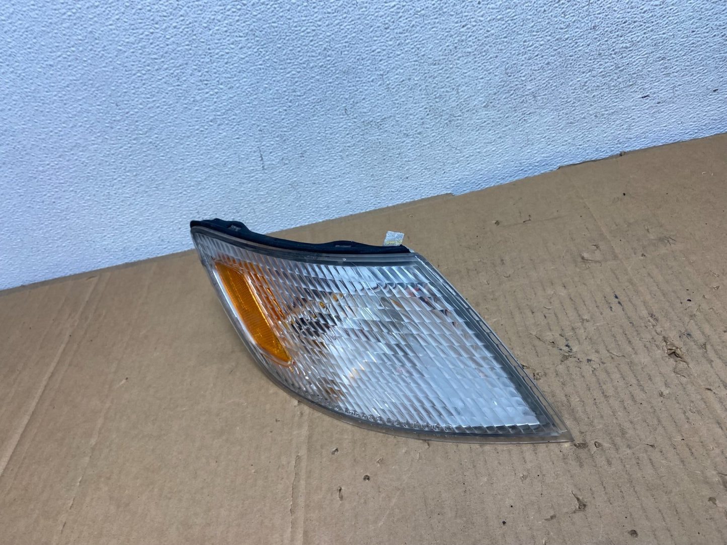 1997 to 1999 Lexus ES300 Right Passenger RH Side Turn Signal AD0938 DW1