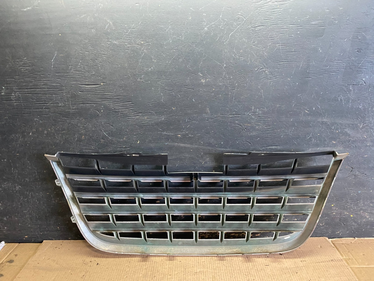 2008 to 2010 Chrysler Town & Country Front Upper Grill Grille Oem T0112 DG3