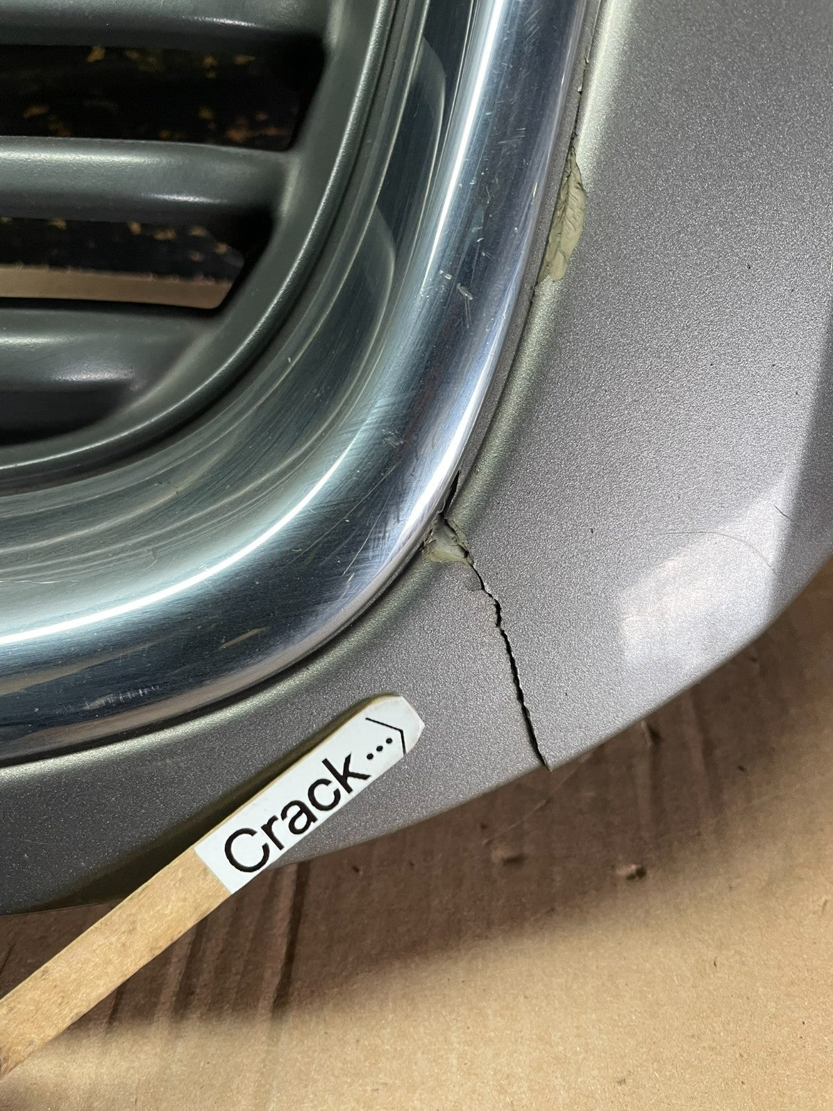2002 to 2009 Gmc Envoy Front Upper Grill Grille OEM Z8590 DG6