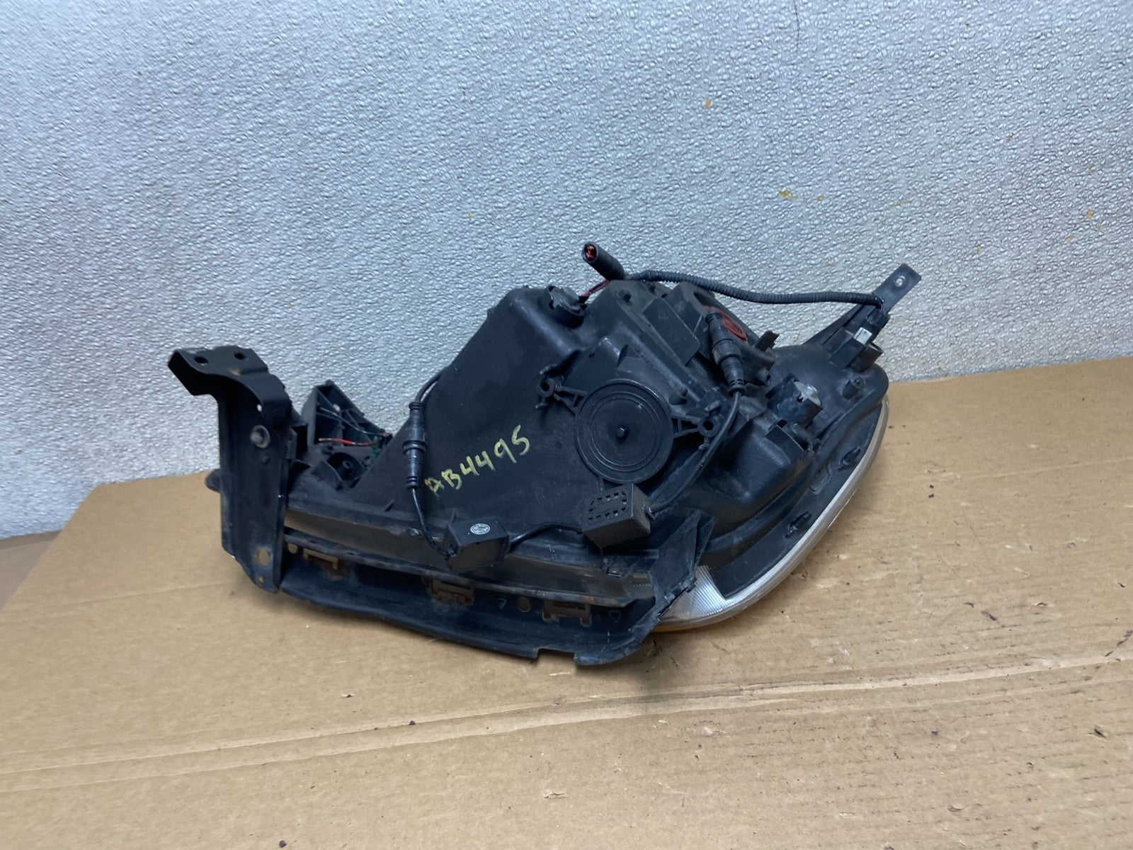 2002 to 2004 Honda CRV CR-V OEM Right Passenger RH Halogen Headlight AB4495 DW7
