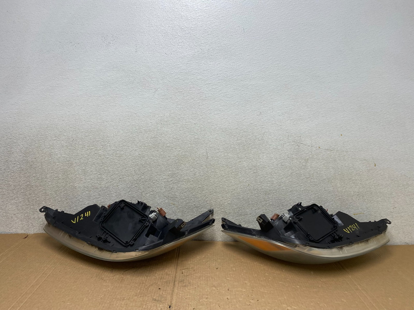 2004 2005 Toyota Sienna Driver Left+Right Set Side Halogen Headlights V1241 DW12