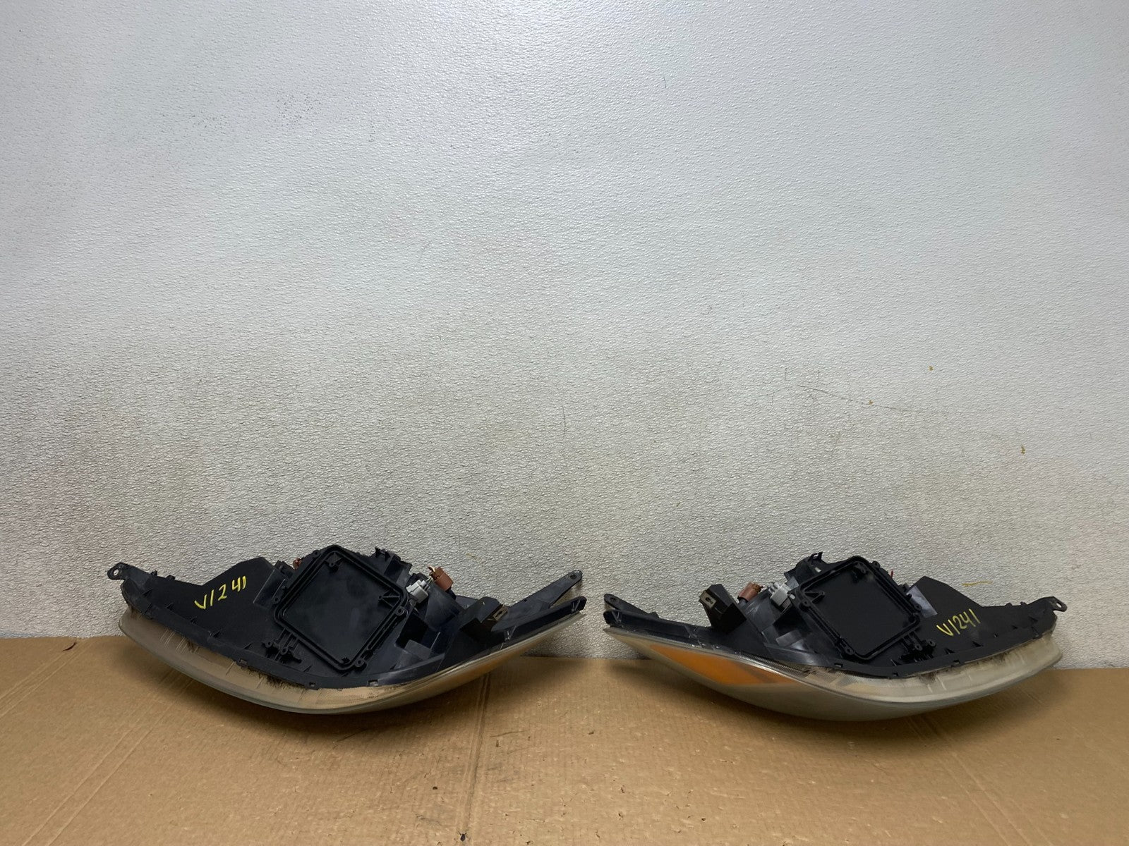 2004 2005 Toyota Sienna Driver Left+Right Set Side Halogen Headlights V1241 DW12