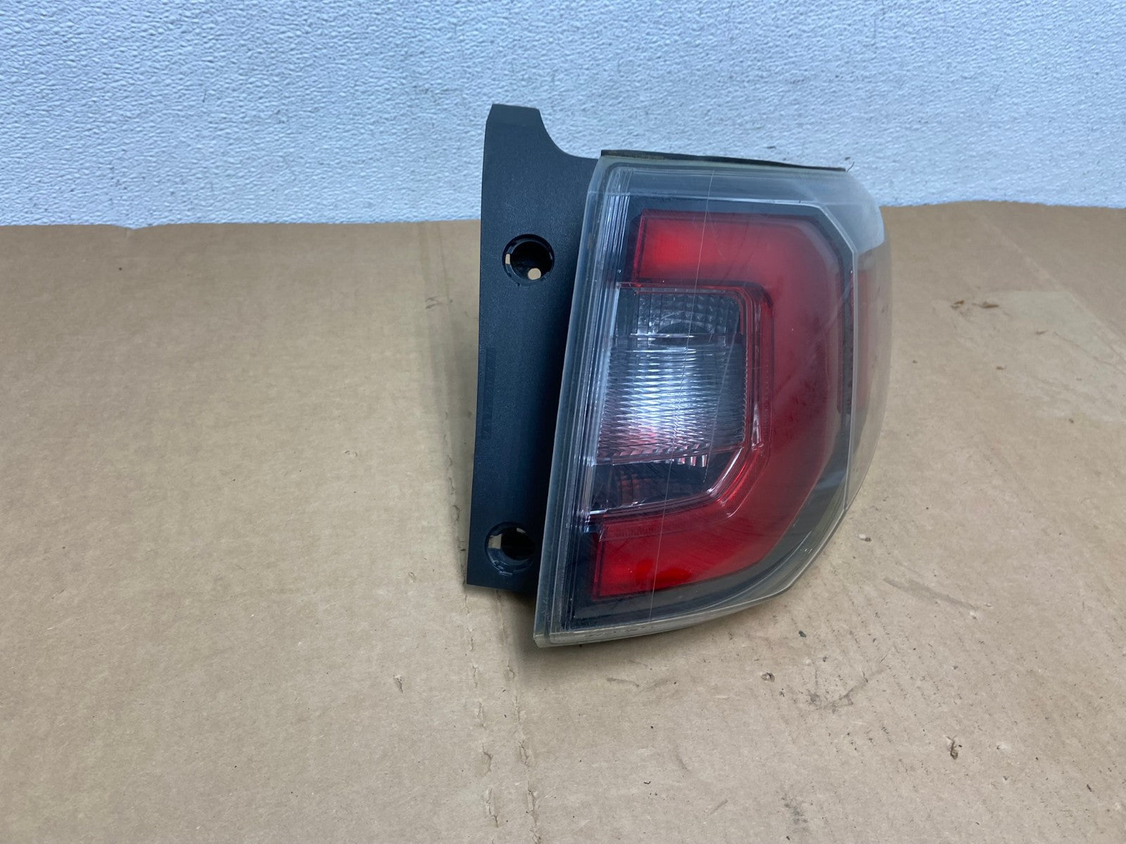 2013 to 2016 GMC Acadia Right Passenger RH Side Tail Light AC8407 LK2