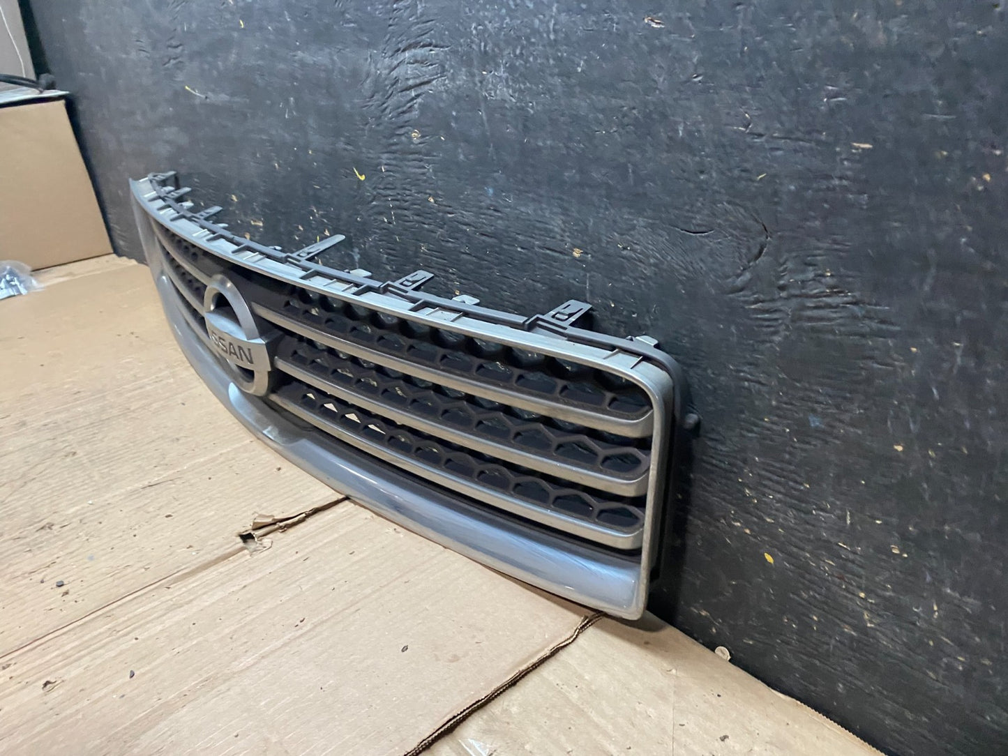 2009 to 2011 Nissan Maxima Front Upper Grill Grille 62070-9N00A W4825 DG1