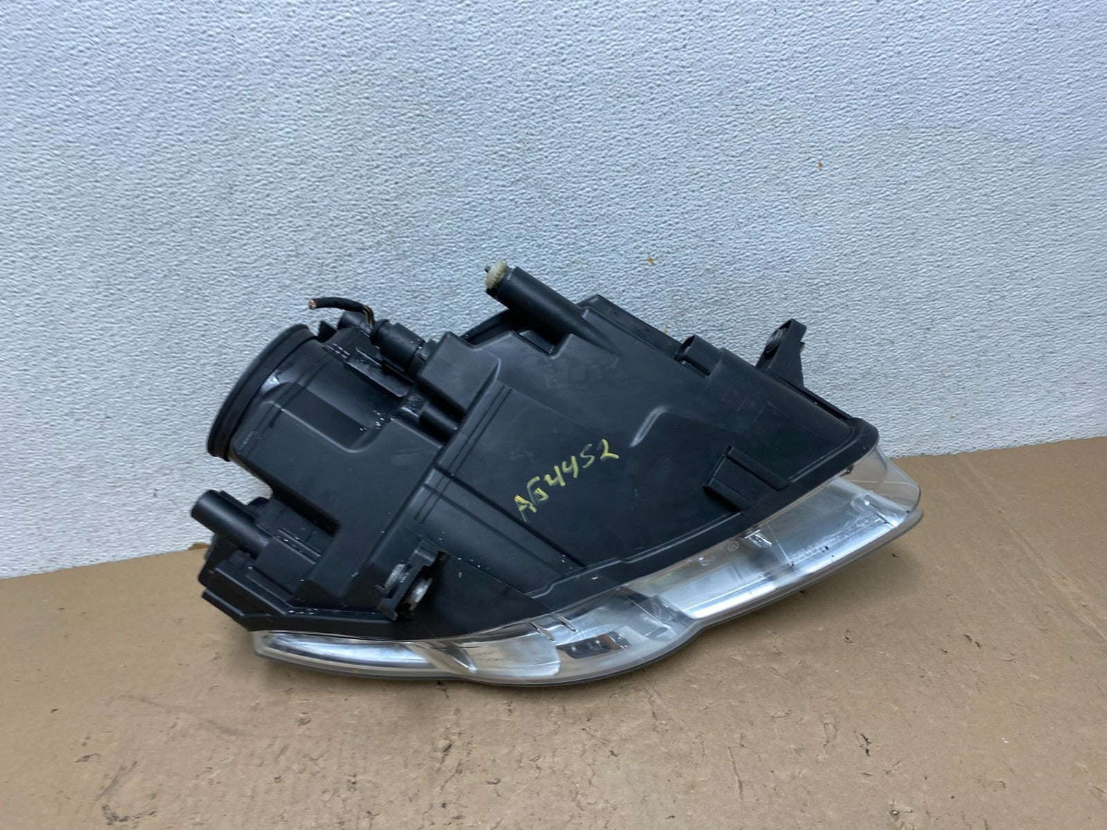 2006 - 2010 Volkswagen Passat Left Driver LH Side Halogen Headlight AG4452 DW7