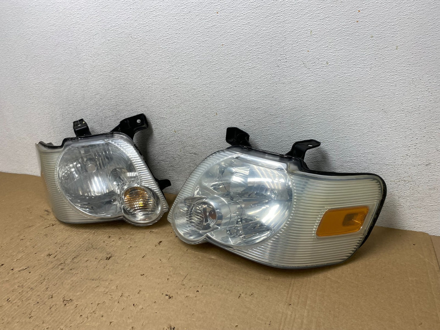 2006 2007 2008 2009 2010 Ford Explorer Left+Right Set Headlights AF8077 DW1