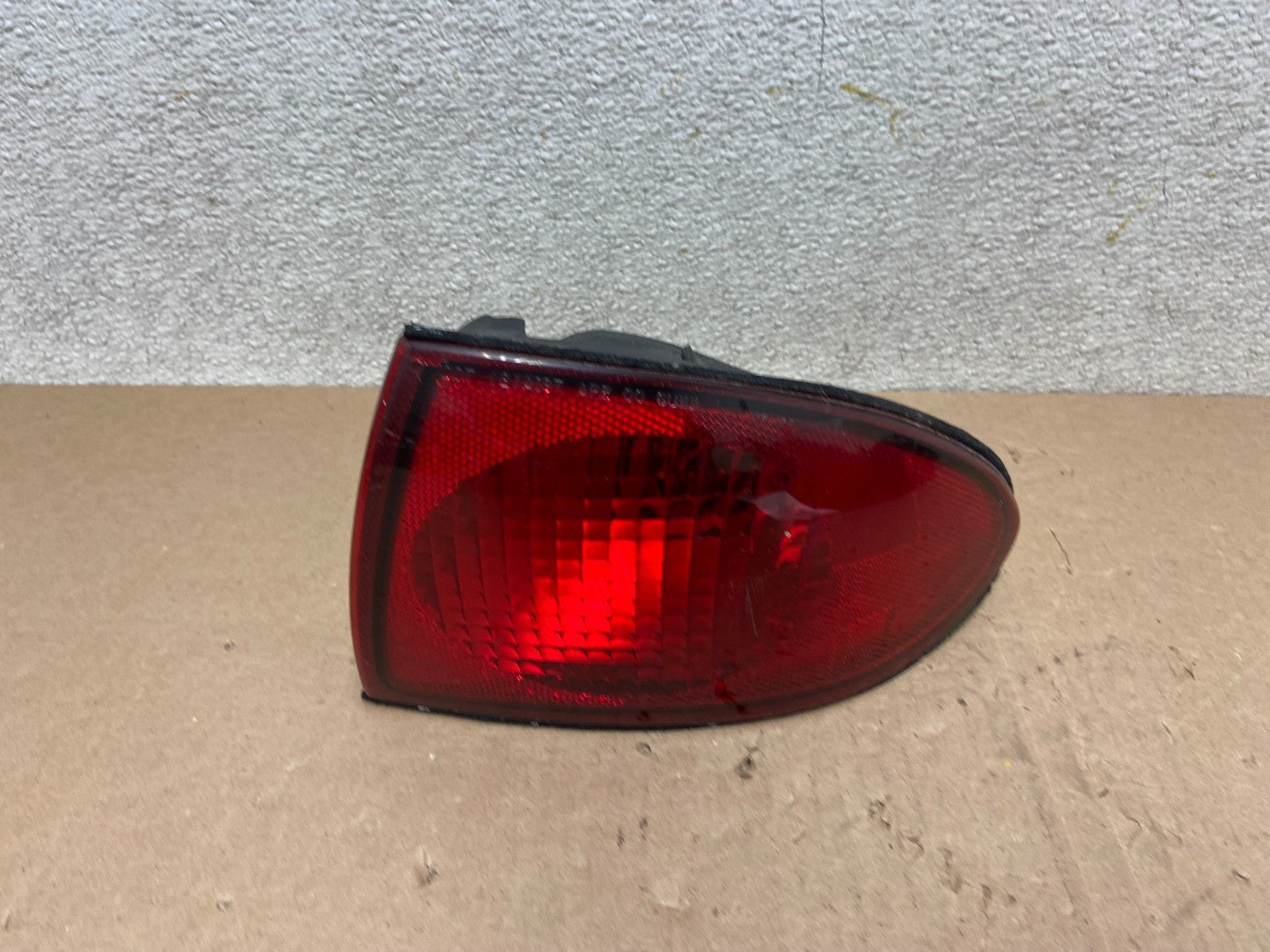 2000 to 2002 Chevrolet Cavalier Right Passenger  Side Tail Light OEM R5561 DW0