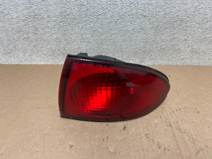 2000 to 2002 Chevrolet Cavalier Right Passenger  Side Tail Light OEM R5561 DW0