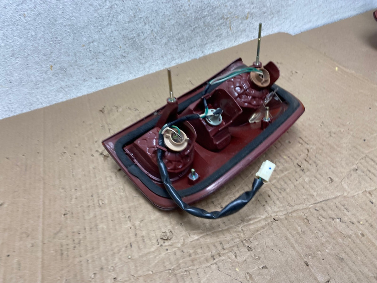 2004 2005 Toyota RAV4 Left Driver LH Side Tail Light AI1328 LK5