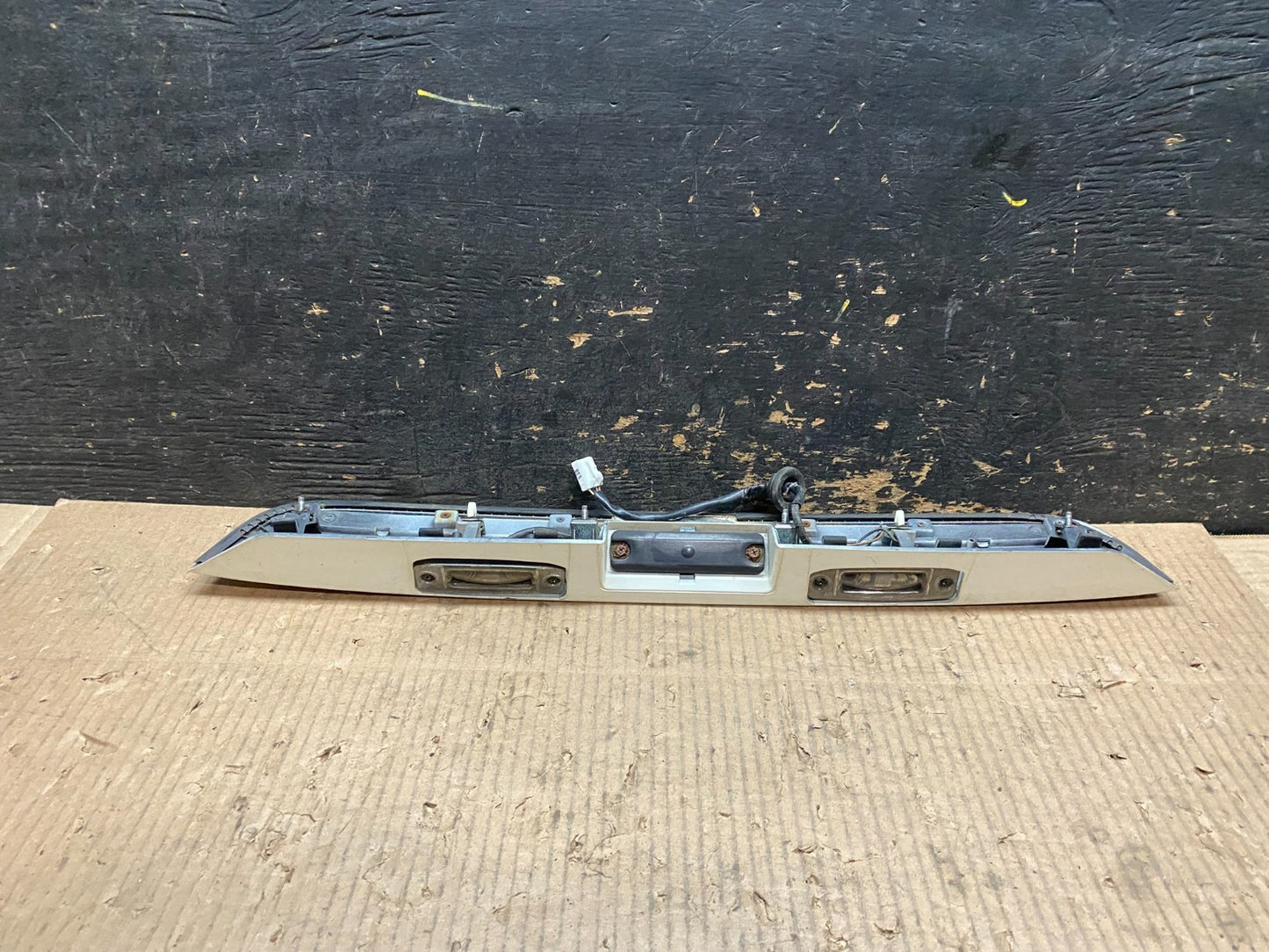 2007 to 2012 Hyundai Veracruz Tailgate Liftgate Handle Lower Molding W6196 DG6