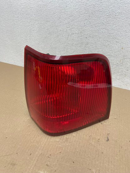 2003 to 2006 Lincoln Navigator Right Passenger Side Tail Light AE7004 LK0