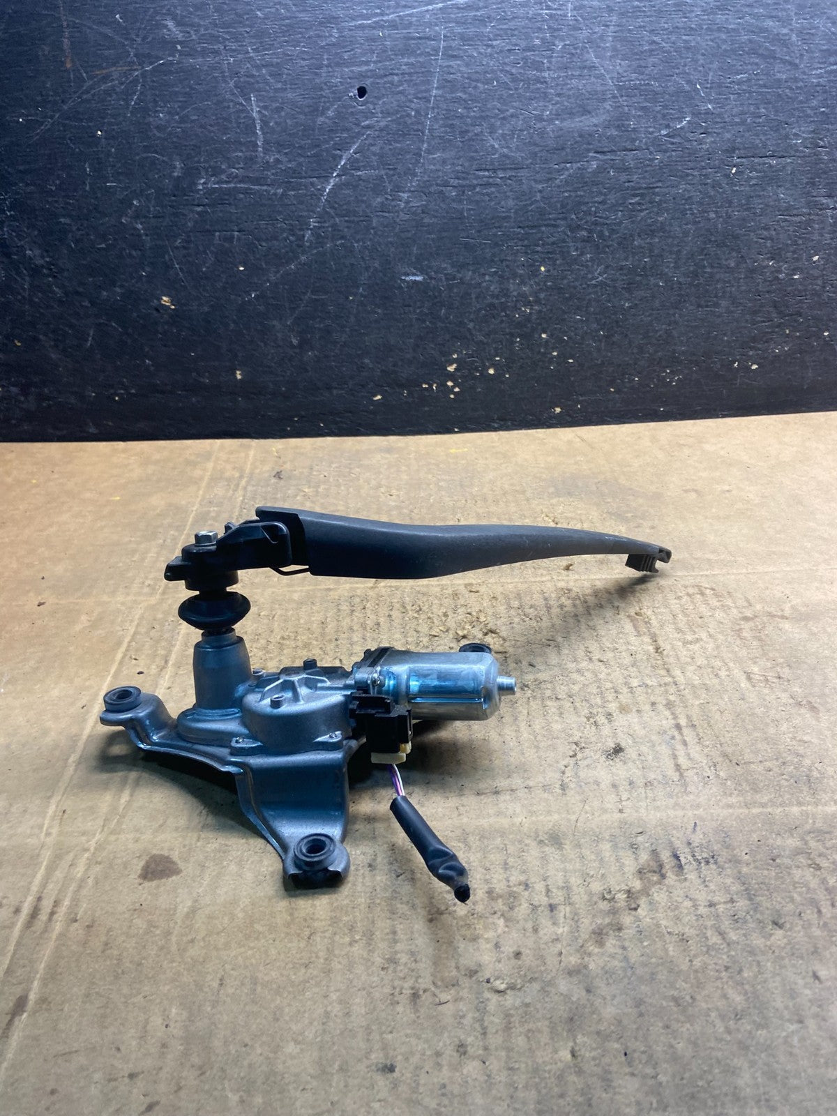 2008 to 2015 Scion xB Rear Wiper Motor OEM Y3735 DG3