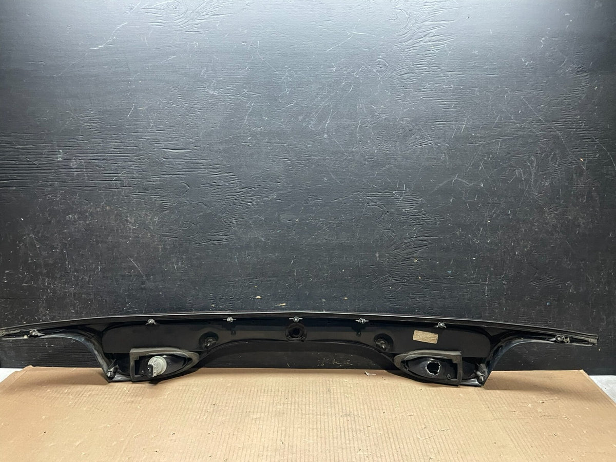 2000 to 2002 Ford Taurus Trunk Rear Center Lid Tail Light Panel L9240 DG7