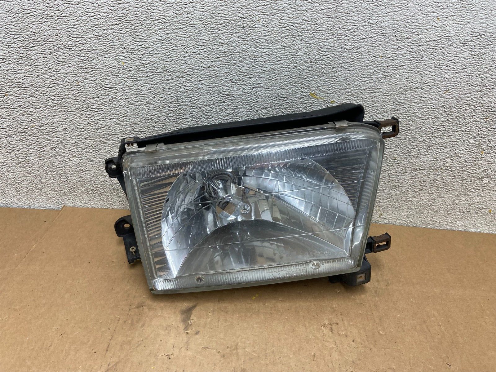1996 to 2002 Toyota 4Runner Halogen Right Headlight Oem Z6797 DW0