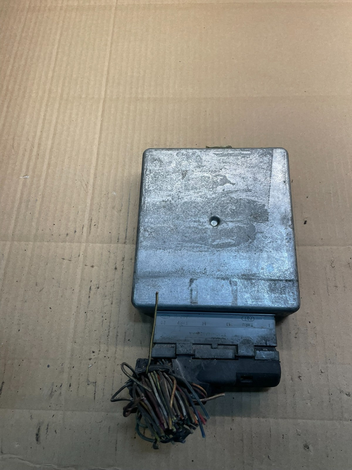 2000 2001 Ford Van E150 E250 4.2L Engine Control Module 1C2F-12A650-CD X8542 DG2