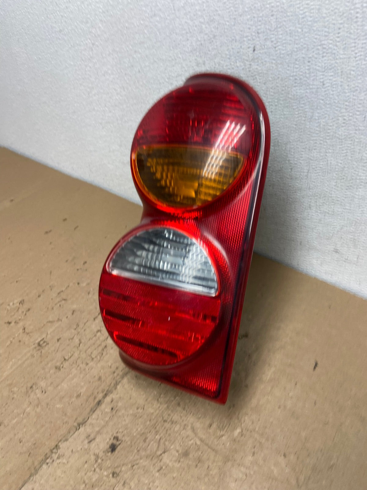 2002 2003 2004 Jeep Liberty Left Driver LH Side Tail Light AC7206 LK1