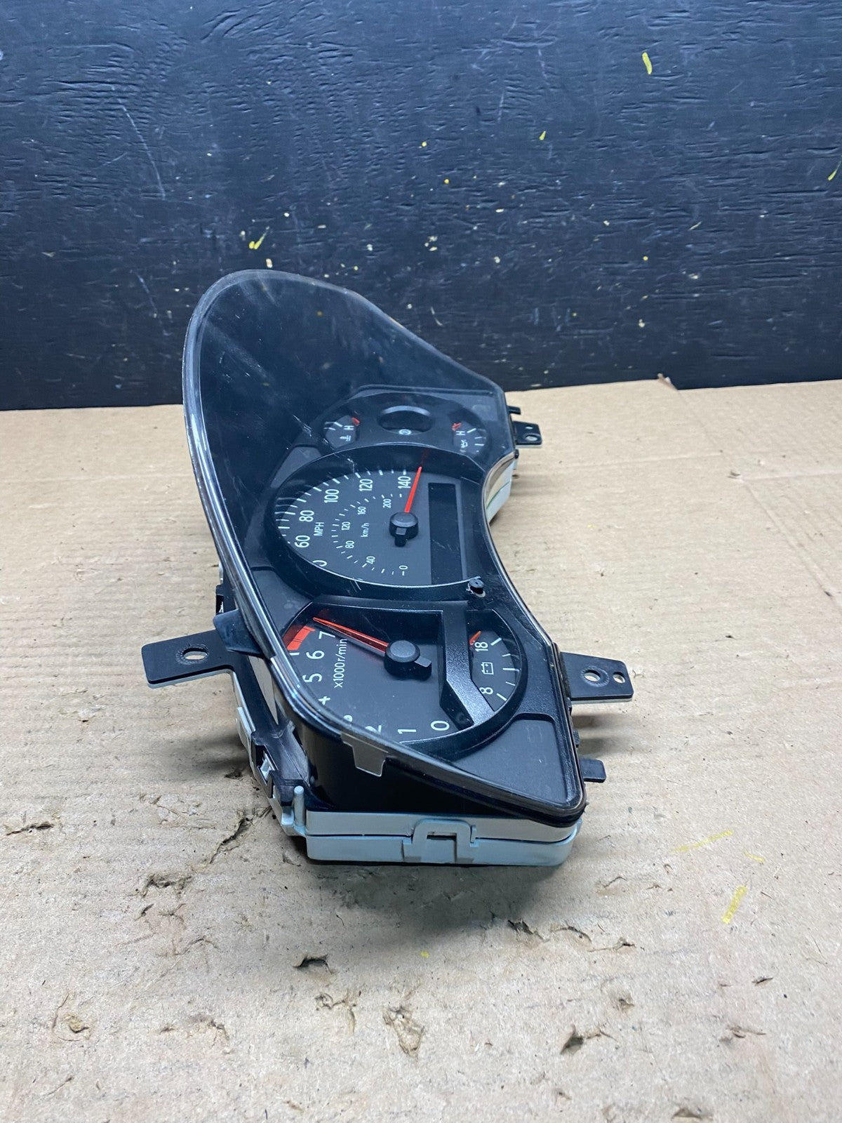 2005 to 2007 Nissan Armada Speedometer Cluster Gauge Q2324 DG1