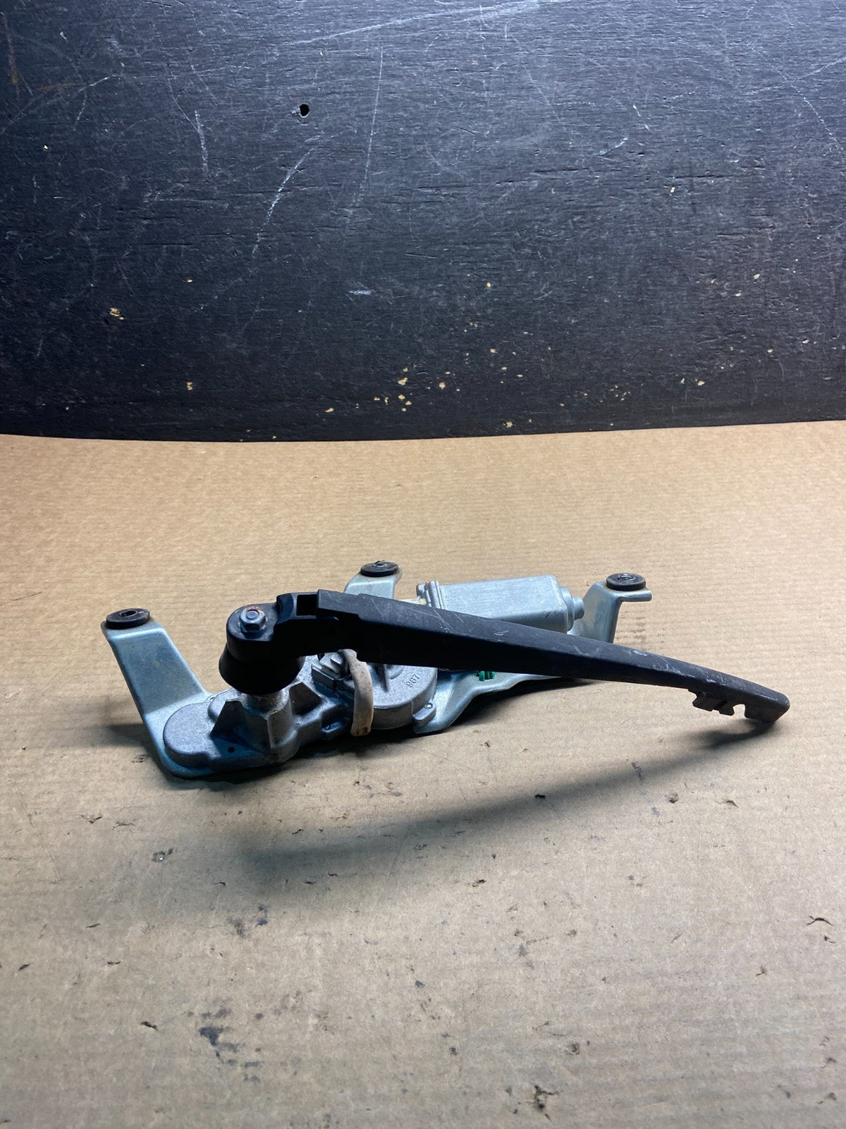 2005 to 2009 Subaru Legacy Outback Rear Windshield Wiper Motor AA06373
