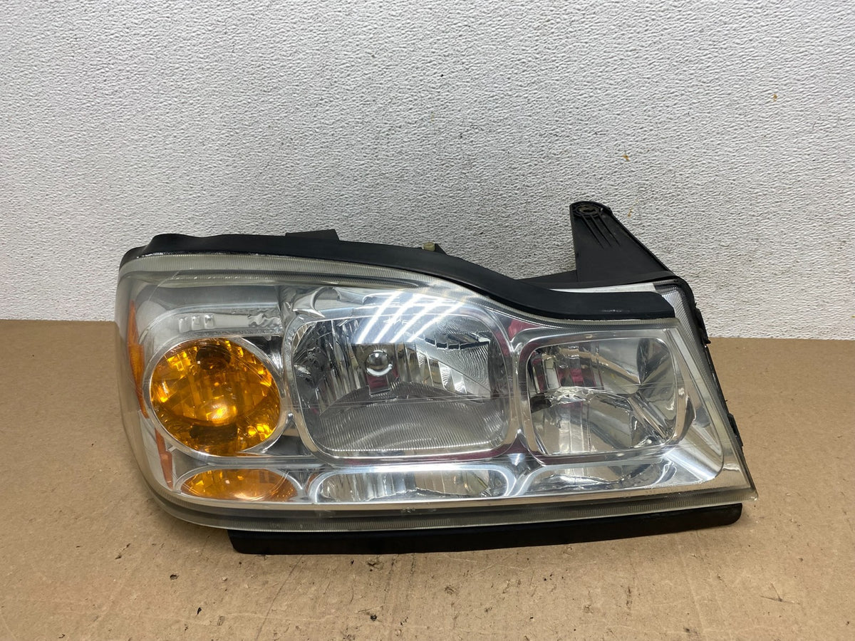 2006 to 2007 Saturn Vue Headlight Right Passenger Side Halogen AE6138 DW0