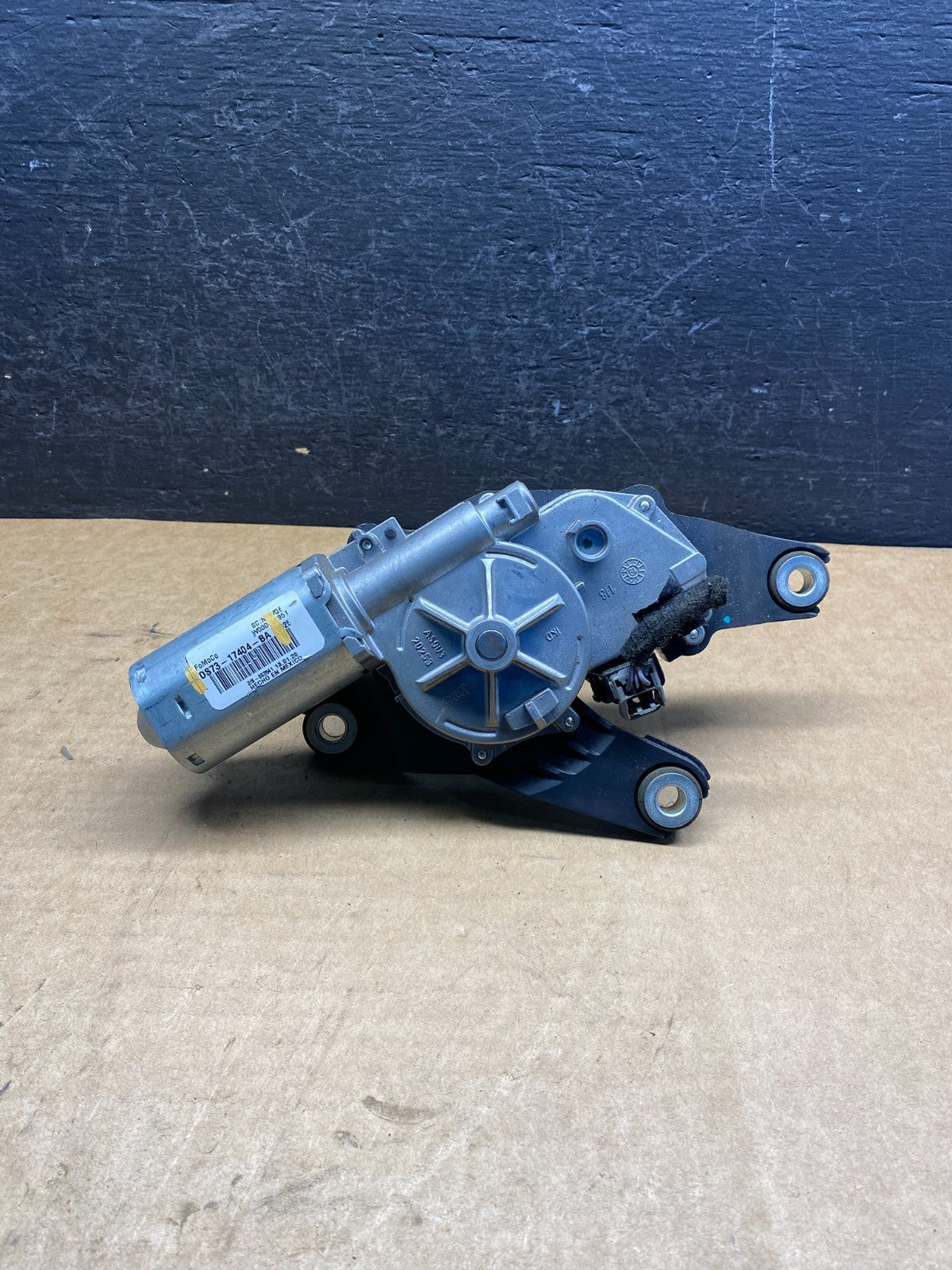 2020 to 2023 Ford Explorer Rear Windshield Wiper Motor ad7531 DG4