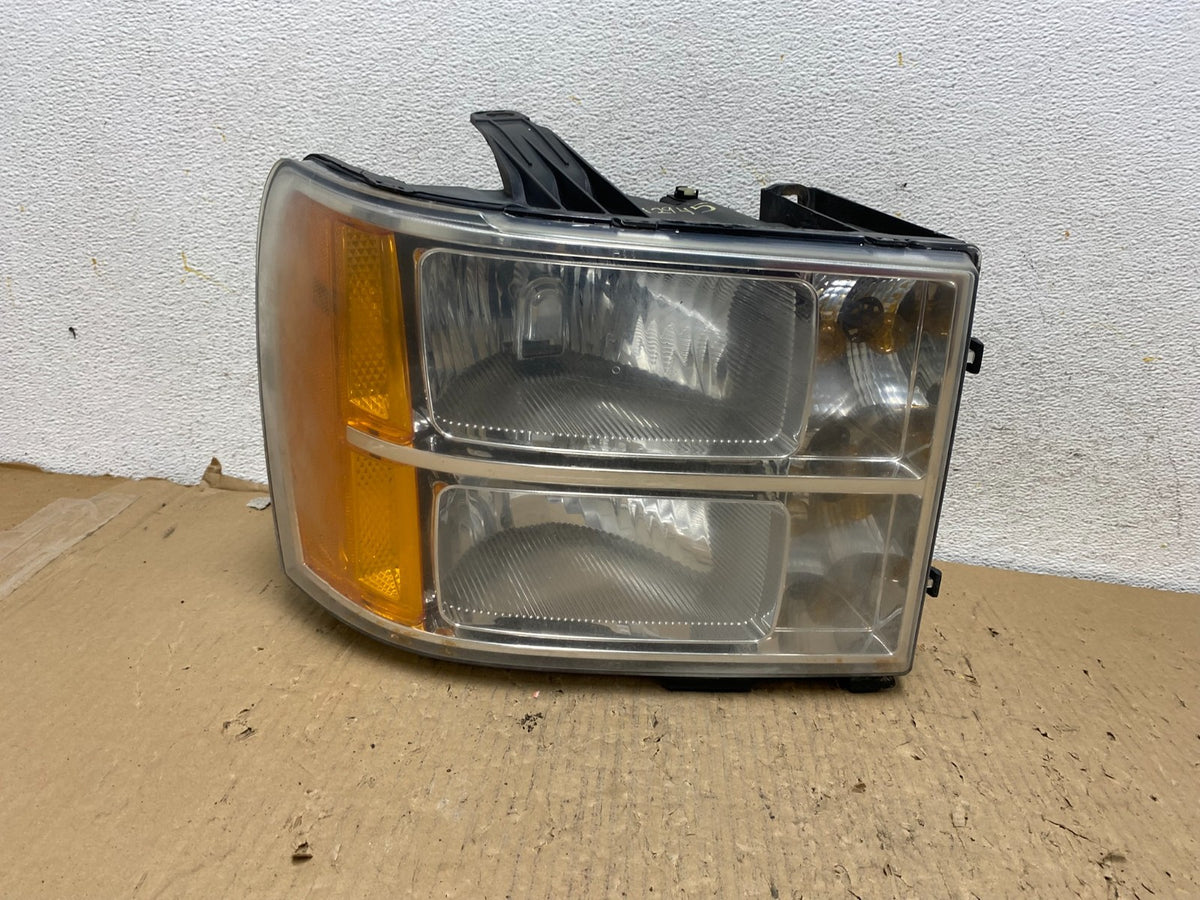 2007 - 2014 GMC Sierra Right Passenger RH Halogen Headlight AH2945 DW0