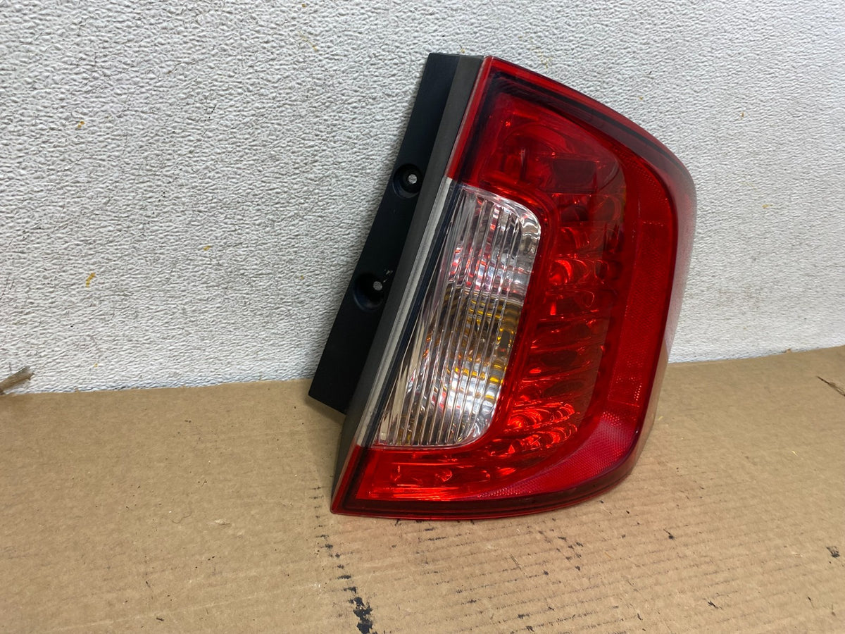 2011 2012 2013 2014 Ford Edge Right Passenger RH Side Tail light AH4092 DW1