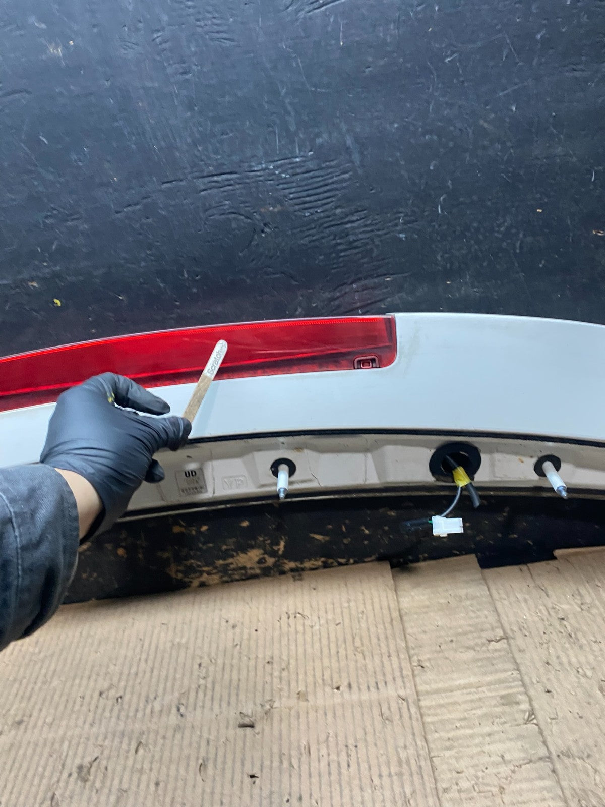 2015 to 2020 Kia Sedona Rear Trunk Spoiler Wing Oem W6091 DG11