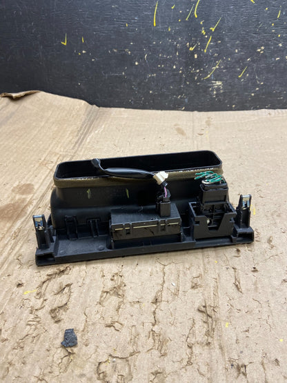 1997 to 2001 Lexus ES330 ES300 Front Center Side Air Vent X6317 DG4