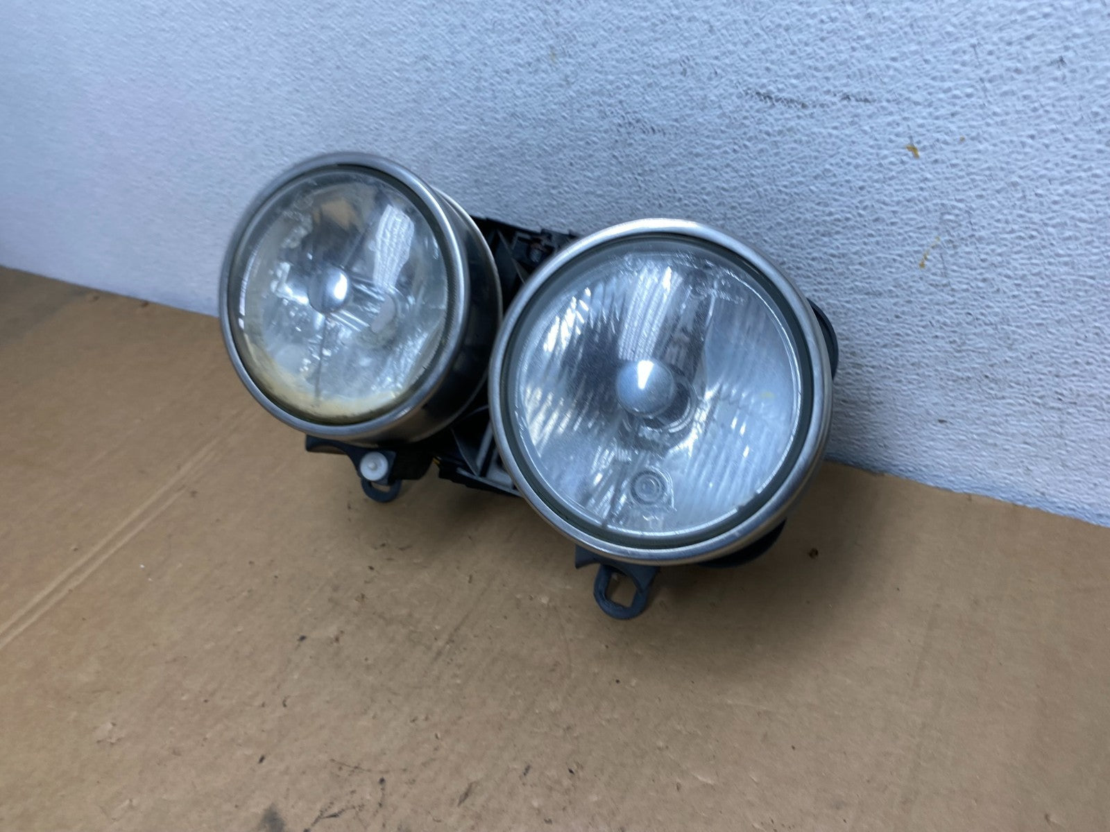 1998 to 2003 Jaguar XJ8 Right Passenger Side Headlight AD2763 DW1