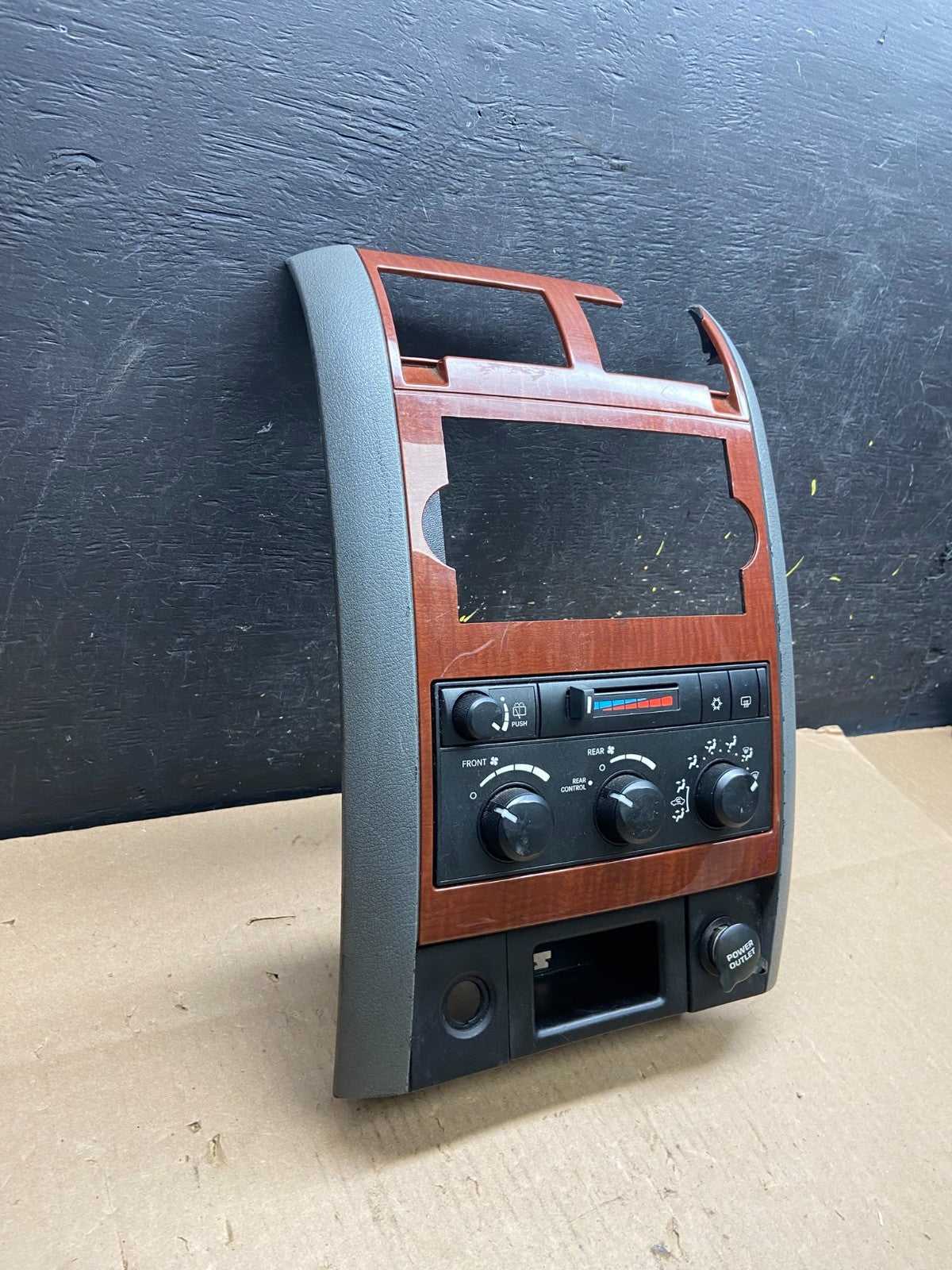 2005-2009 Dodge Durango Heat AC Climate Temperature Control Radio Bezel T4605 DG2