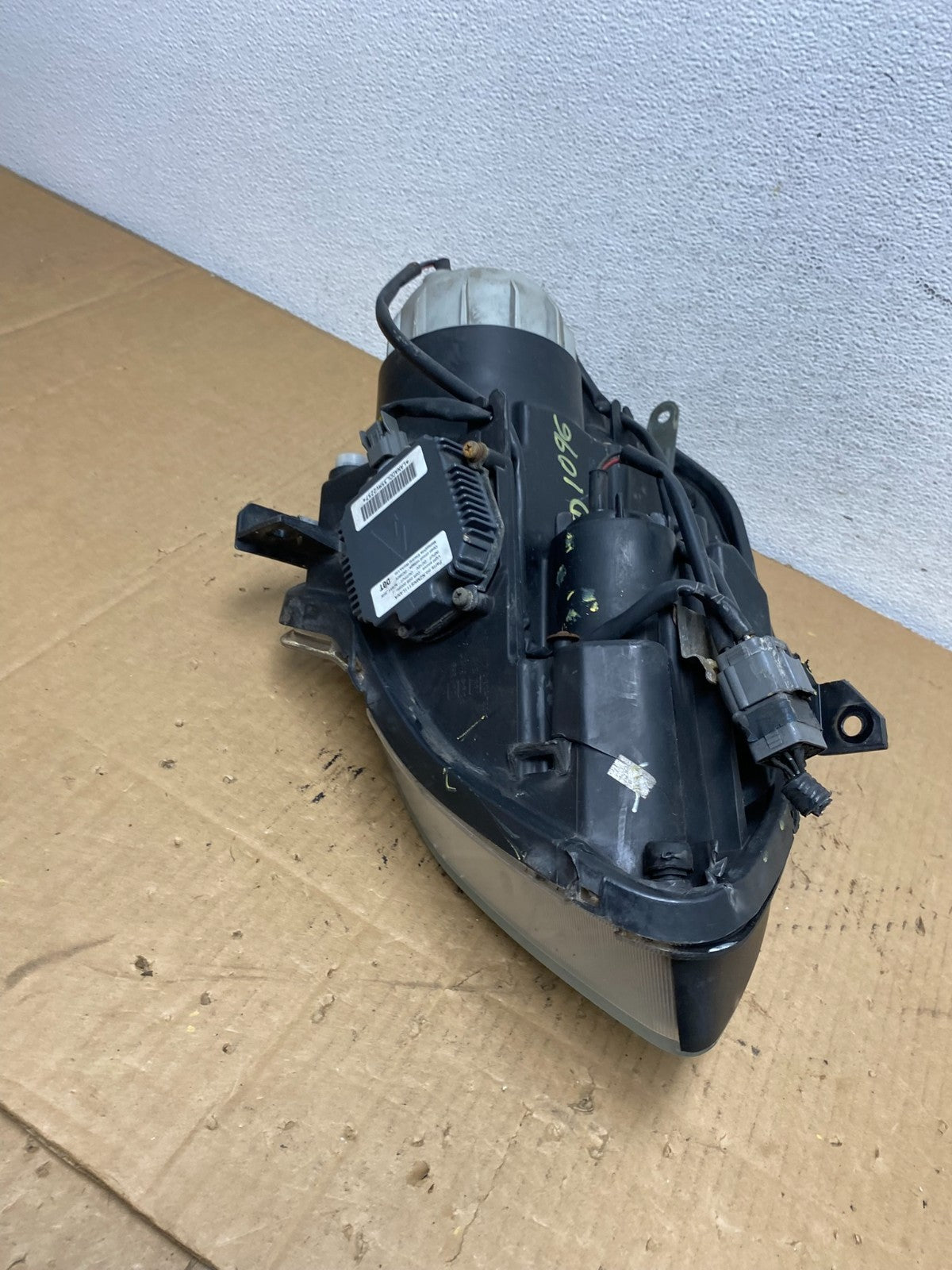 2004 to 2006 Nissan Maxima Left Driver Side Headlight Hid Xenon AD1096 DW8