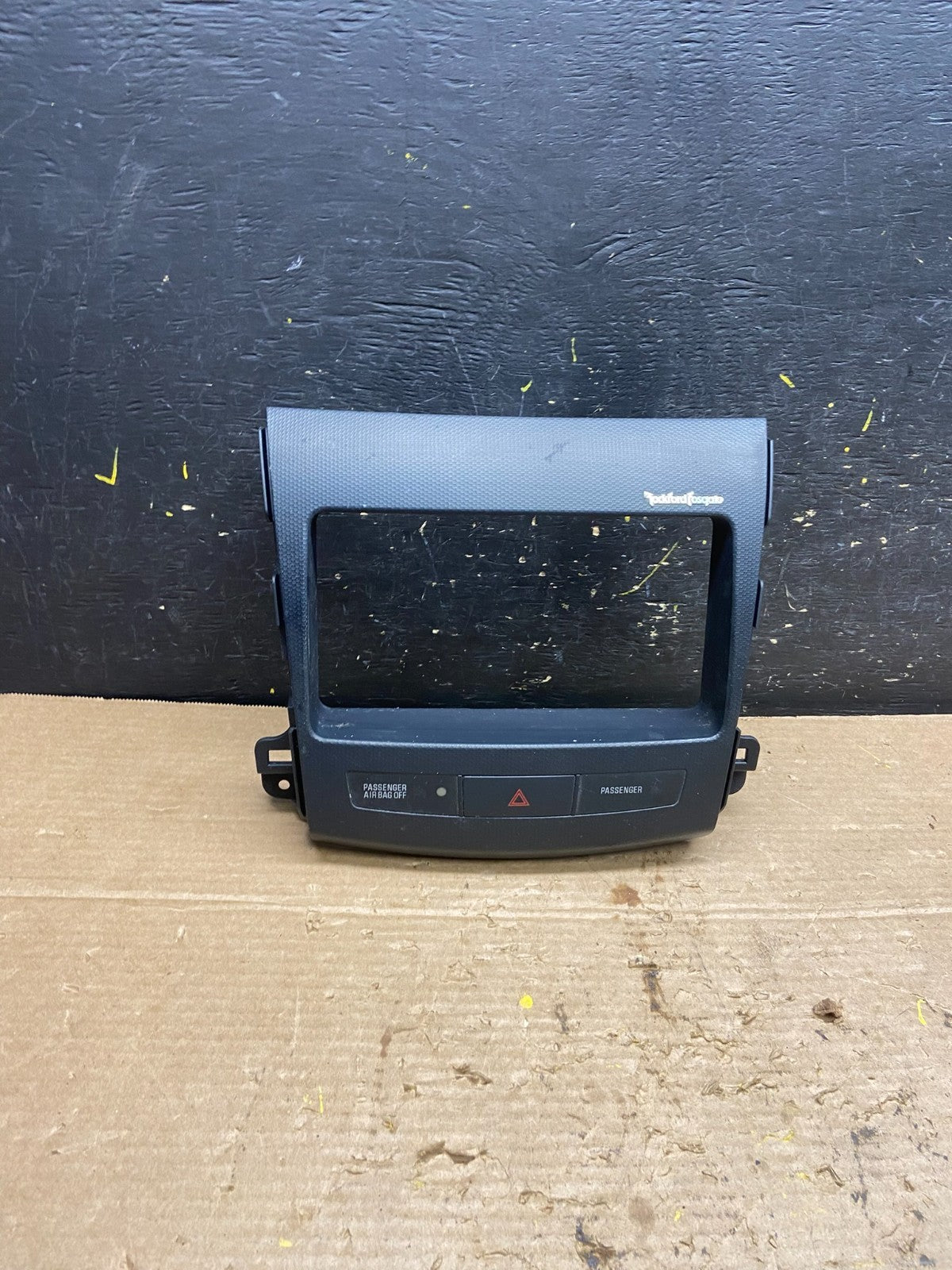 2007 to 2010 Mitsubishi Outlander Center Dash Bezel Radio Navi Trim OEM X1155 DG0