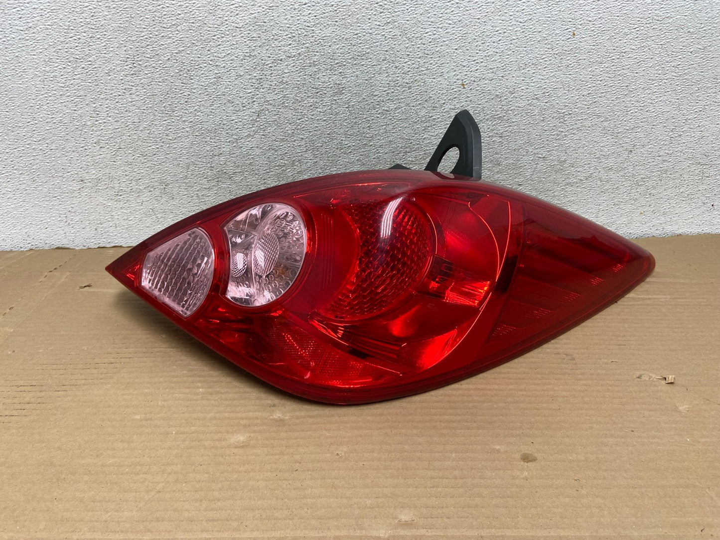 2007 - 2012 Nissan Versa Hatchback Right Passenger Side Tail Light AG8101 LK0
