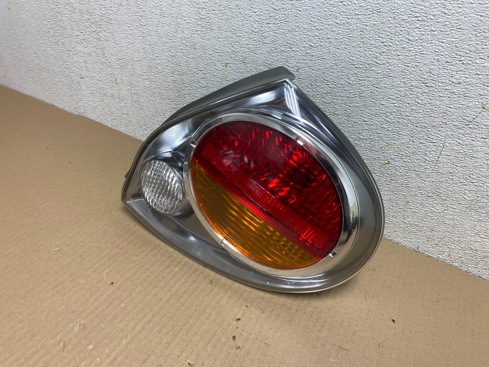2002 2003 Nissan Maxima Right Passenger RH Side Tail Light M7870 DW1