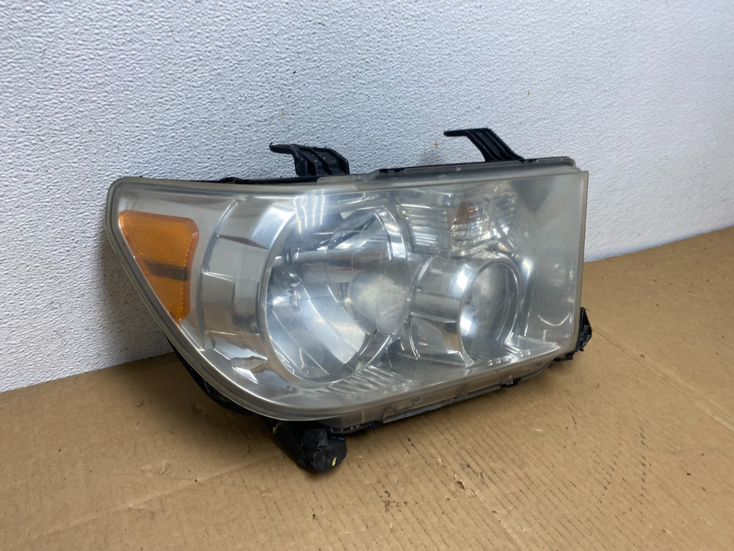 2007 - 2014 Toyota Sequoia Tundra Right Passenger RH Headlight Halogen AD0778 DW2