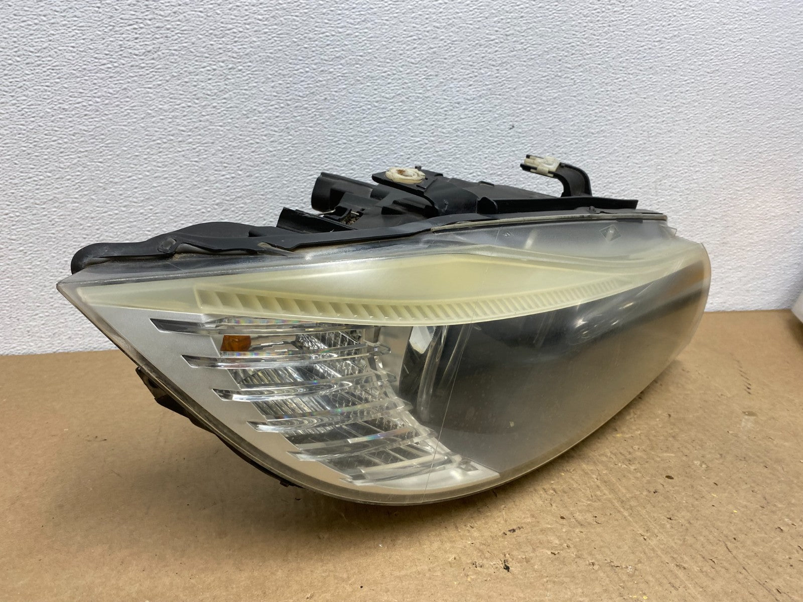 2009-2011 BMW 3 Series 328i 4/D Sedan Headlight Halogen Right Passenger AC13602