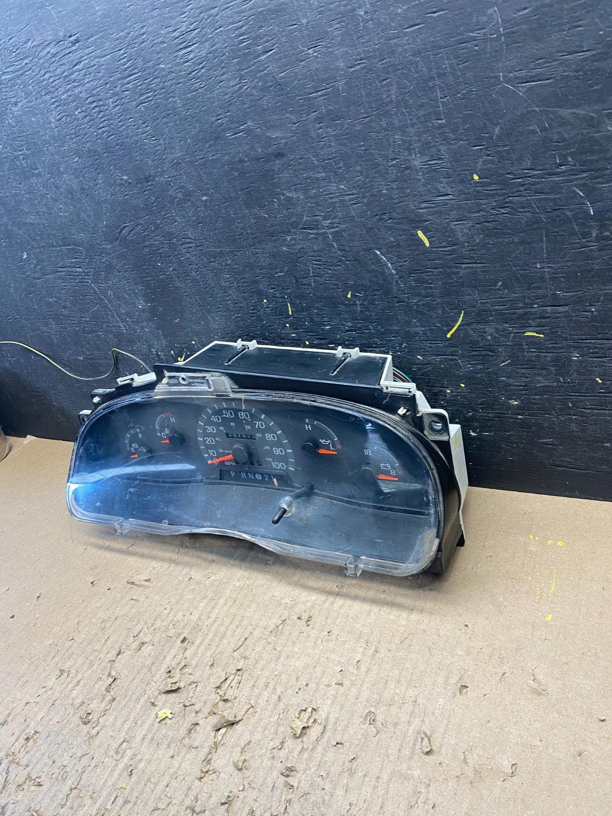 1997 to 2002 Ford Econoline E250 E350 Van Speedometer Instrument Cluster t17672