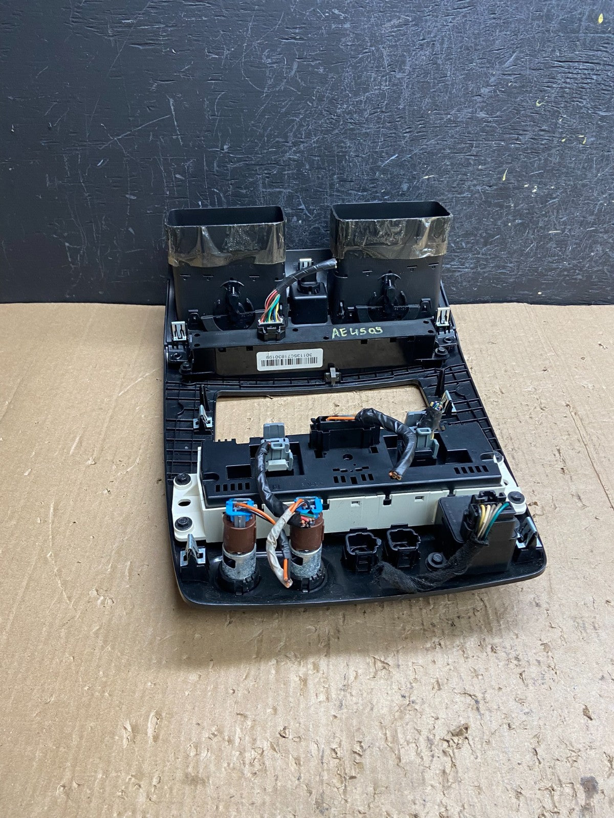 2006 to 2010 Hummer H3 Center Cosnole A/C Climate Control Radio Bezel AE4505 DG4