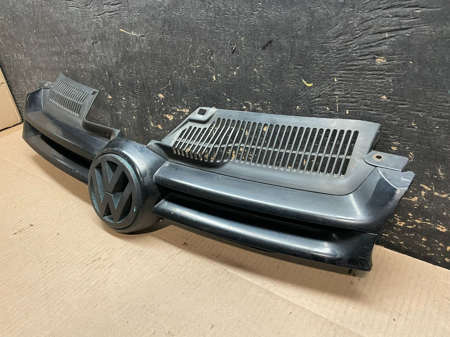2004 to 2009 Volkswagen Golf MK5 Front Bumper Grill Grille 1k0853655 Z8418 DG2