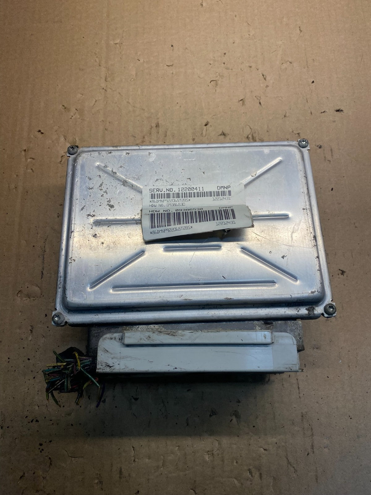 2001-2002 Silverado Tahoe Engine Computer Module 12200411 ECM ECU AE7989 DW0