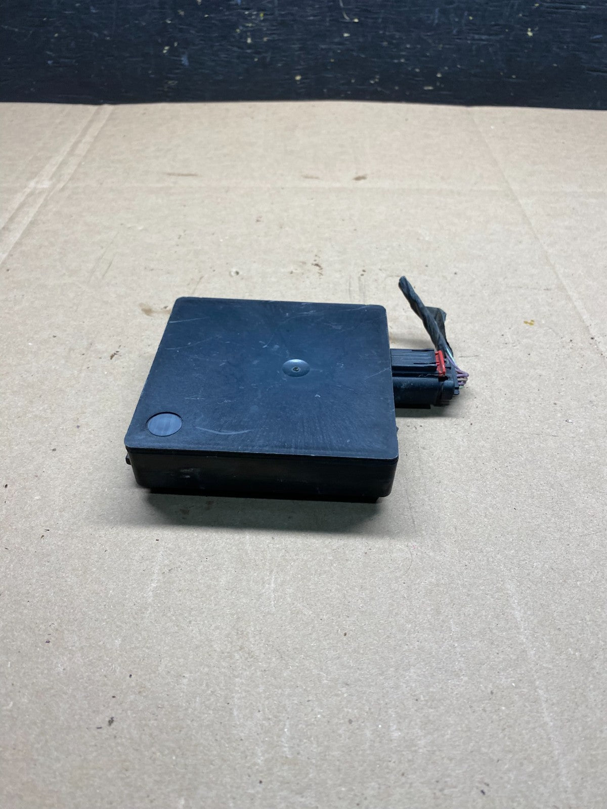 2013 to 2018 Ford Lincoln Rear Radar Blind Spot Module r8717 DG2