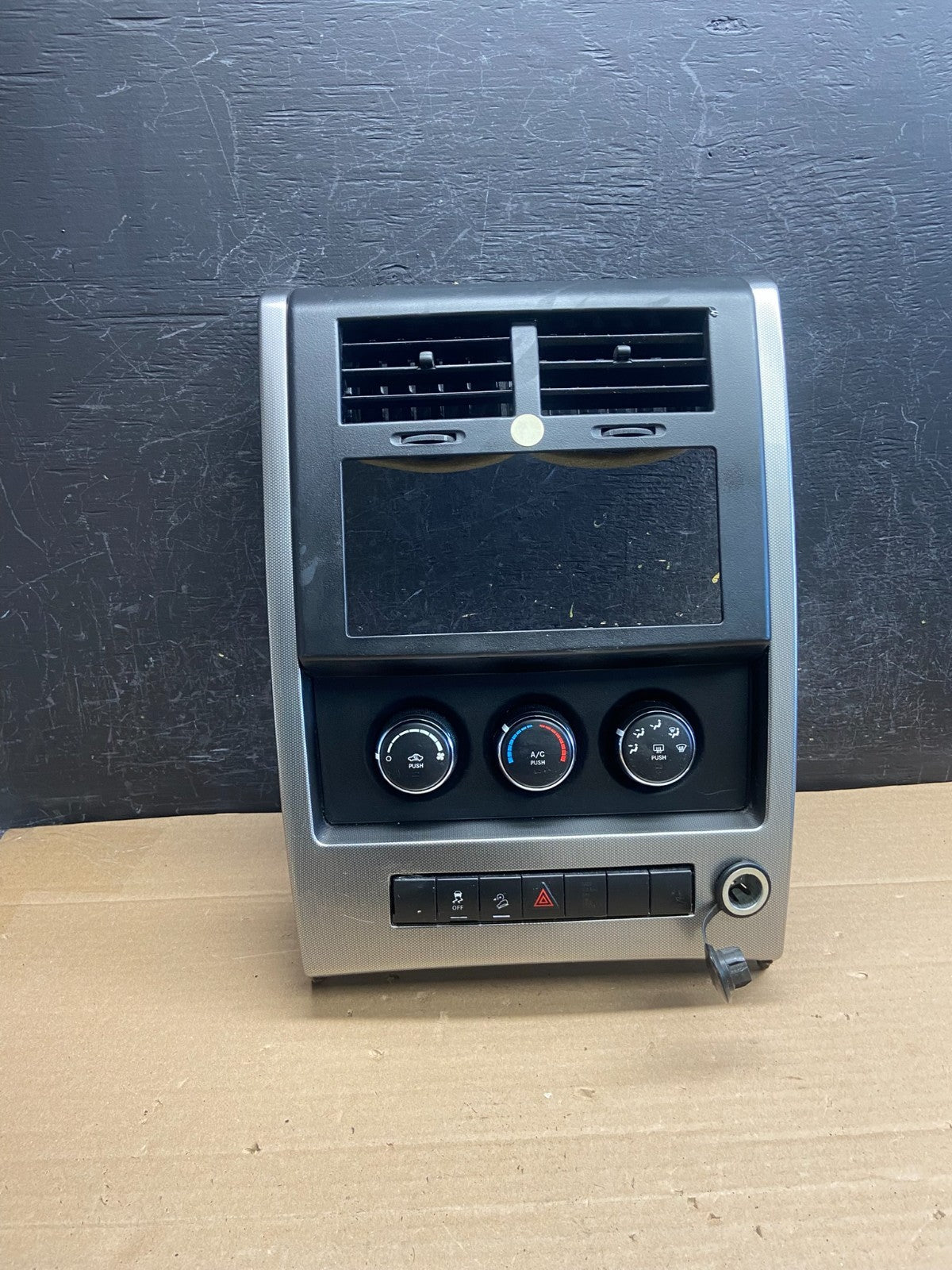 2008 to 2012 Jeep Liberty Dash Climate Temperature Control Radio Bezel AG5157 DG0