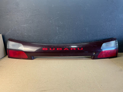 2002 - 2004 Subaru Outback Trunk Hatch Lid Tail Light Panel Center AD0128 DG0