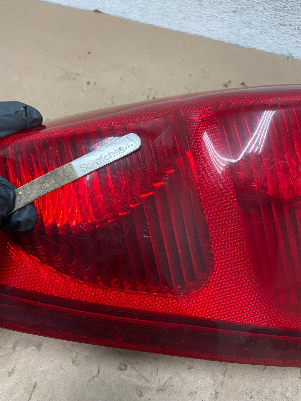 2002 - 2006 Chevrolet Avalanche Right Passenger Rh Side Tail Light AG5625 LK3