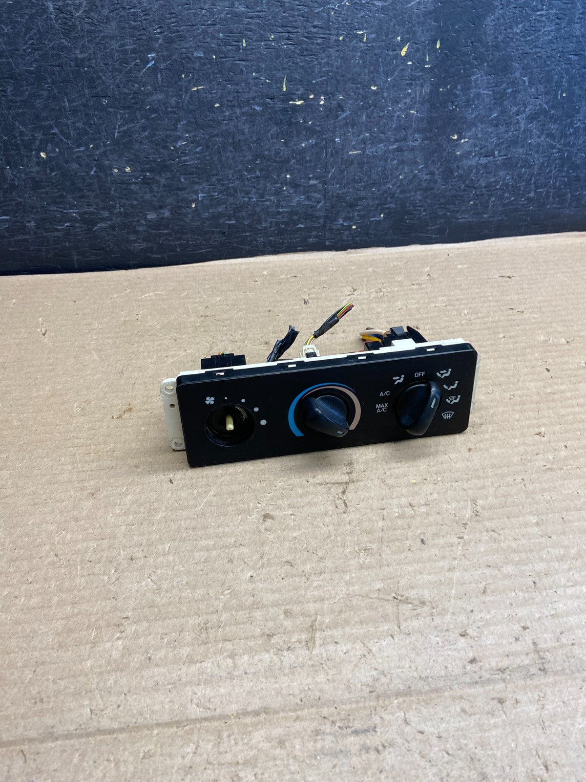 1997 to 2004 Ford F150 F250 Super Duty Heater A/C Climate Control ah3681 DG0