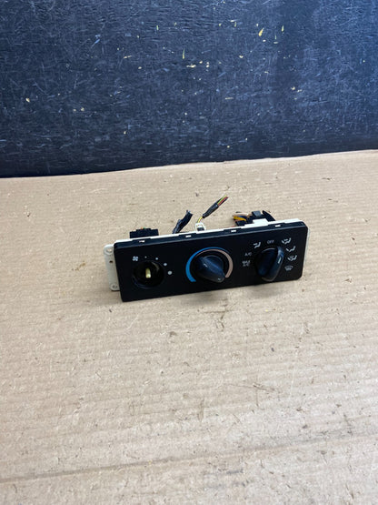 1997 to 2004 Ford F150 F250 Super Duty Heater A/C Climate Control ah3681 DG0