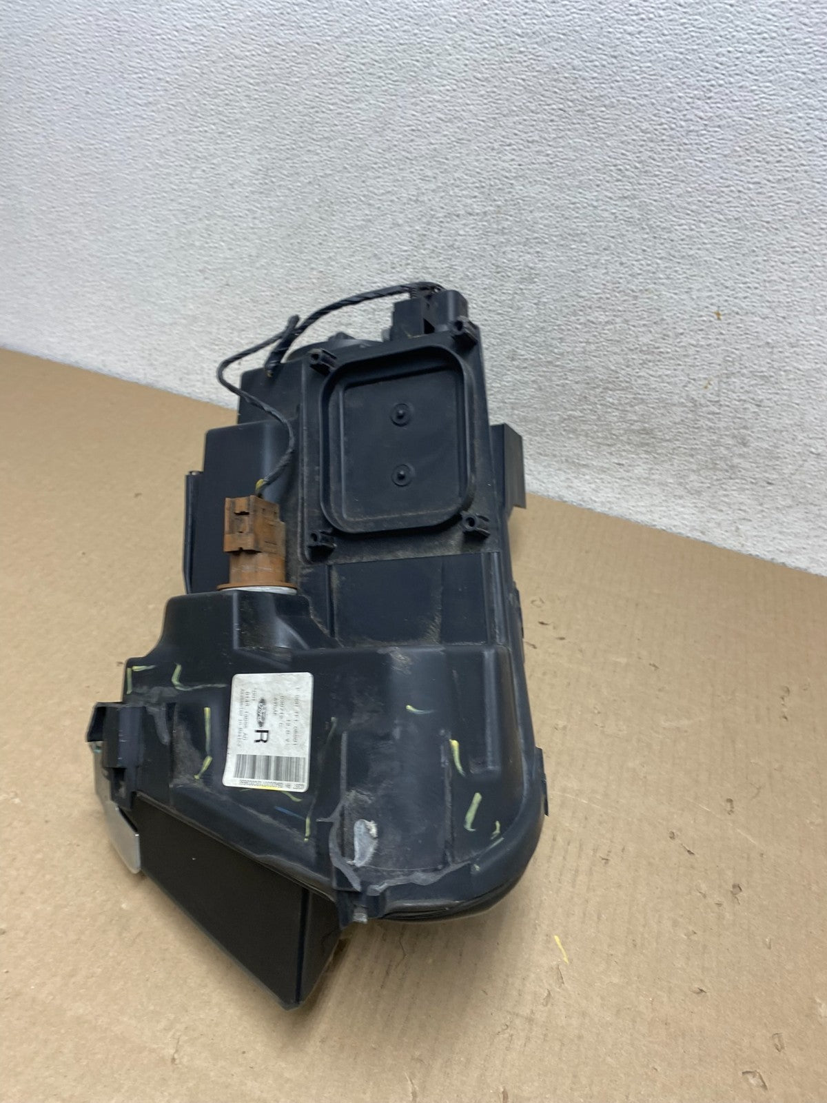 2011 to 2014 Ford Edge Front Right Passenger Headlight Halogen AG5873 DW9