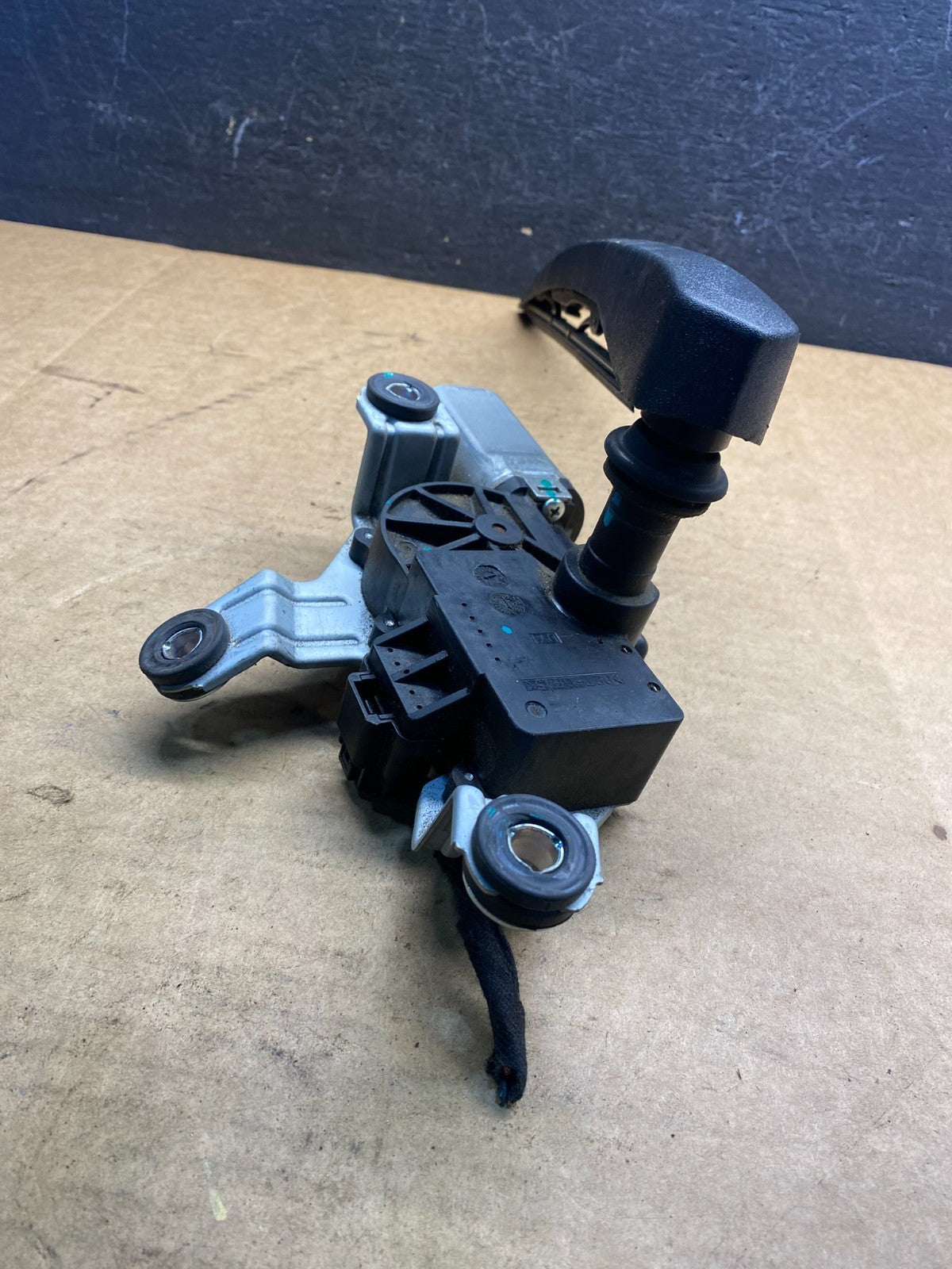 2010 to 2016 Cadillac SRX Rear Windshield Washer Wiper Motor ad7529 DG4
