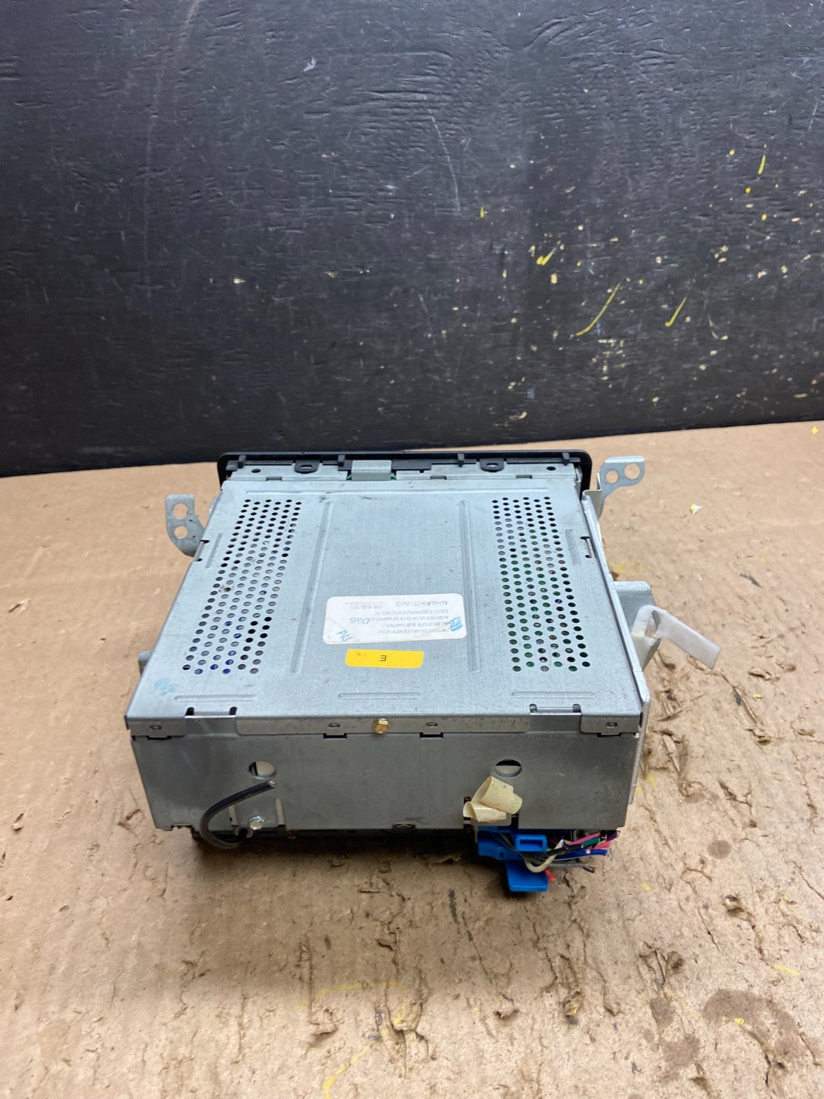 2003 - 2008 Pontiac Vibe GMC 6 Disc AM FM Radio Player Receiver T8348 DG3