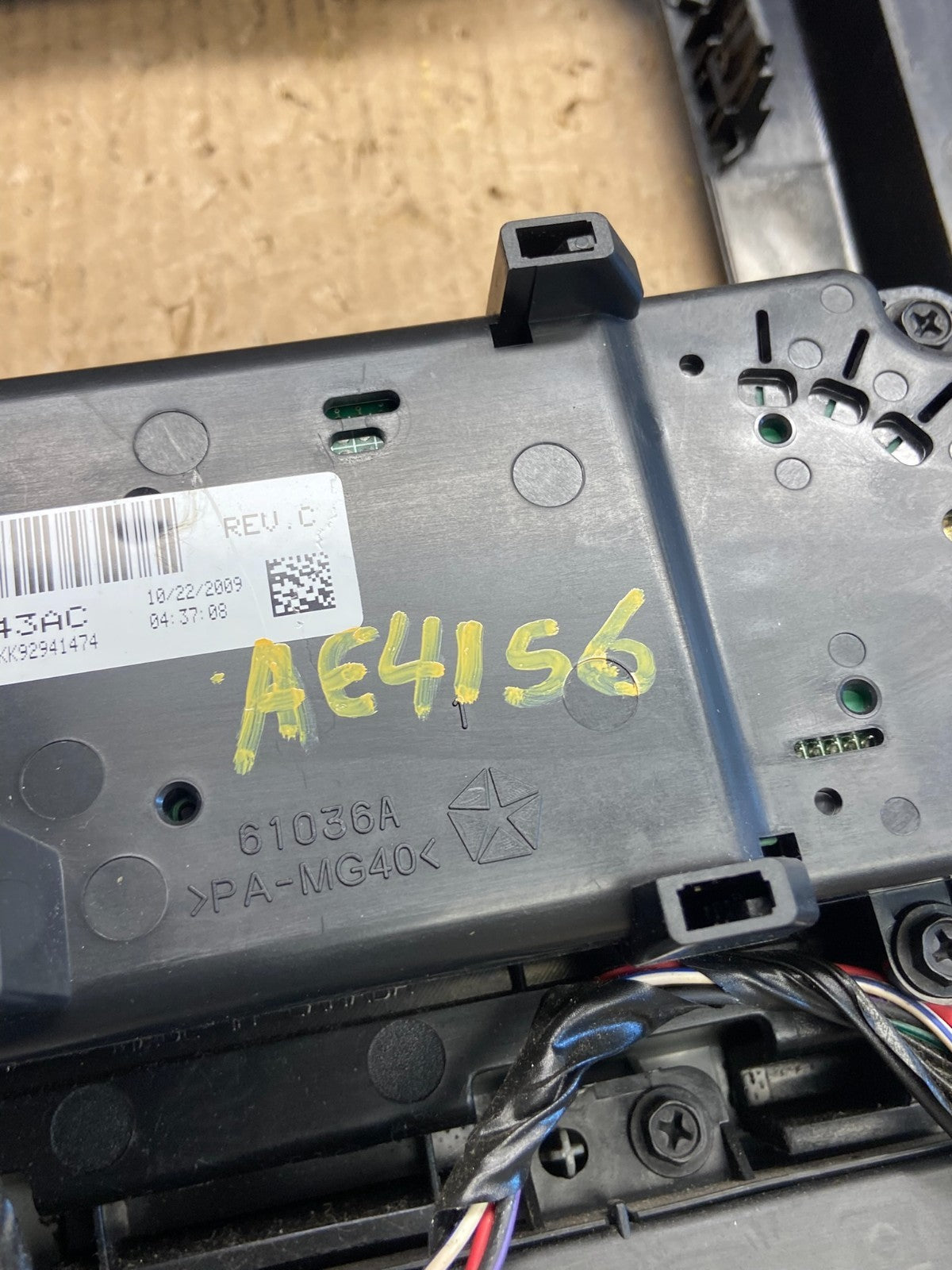 2008 to 2012 Jeep Liberty Dash Climate Temperature Control Radio Bezel AE4156 DG7